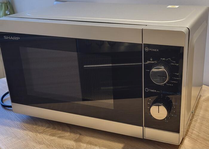 Grajewo ogłoszenia: Kuchenka mikrofalowa wolnostojąca Sharp 800W grill 1000W 20L...