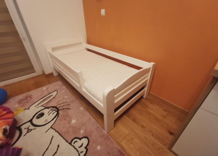 Grajewo ogłoszenia: Sprzedam łóżko sosnowe białe do materaca o wymiarach 150x70cm...